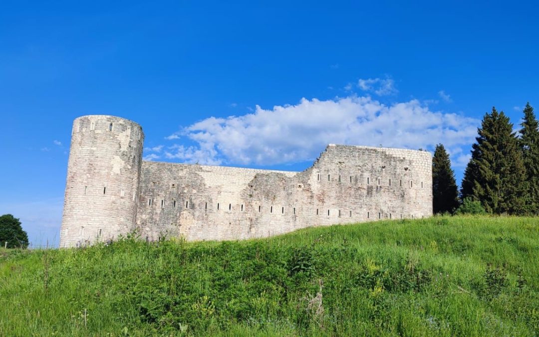 Escursioni in e-bike ad Asiago: Monte Zebio | Forte Interrotto | I 5 cimiteri