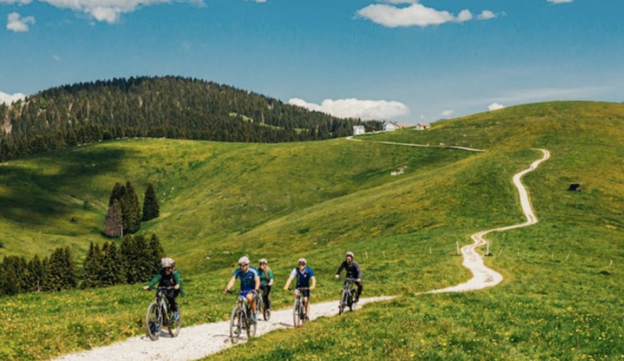 I Venerdì in Ebike: L’Altopiano di Asiago Ti Aspetta con Storie e Panorami Inediti!